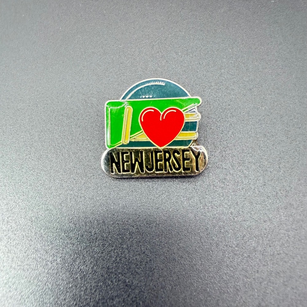 Vintage I Heart New Jersey Souvenir Enamel Lapel Pin Gold Tone State Travel